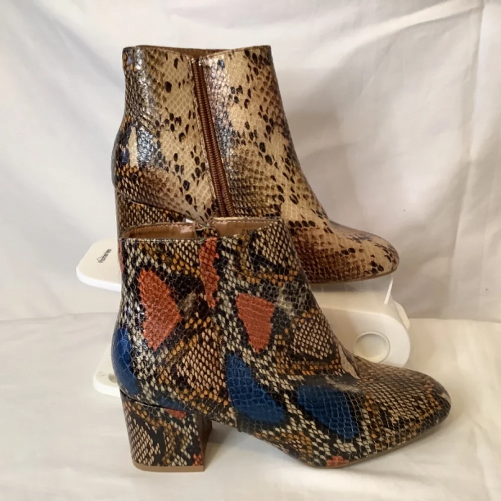 NWT Bamboo animal print‎ ankle boots snake print size 5.5